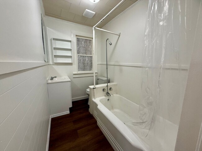 Building Photo - 819 W Emerson St