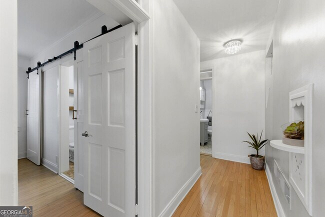 Building Photo - 302 Hascall Rd NW