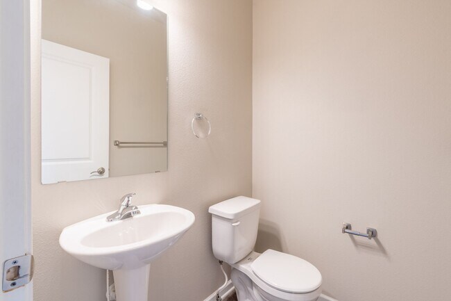 Building Photo - Fantastic Johnston Townhome Rental!