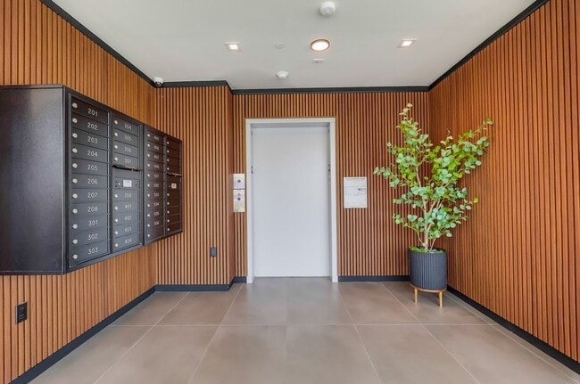 Building Photo - Stunning 2 Story Modern Lofts in Koreatown - 6 Weeks Free Move In Special!