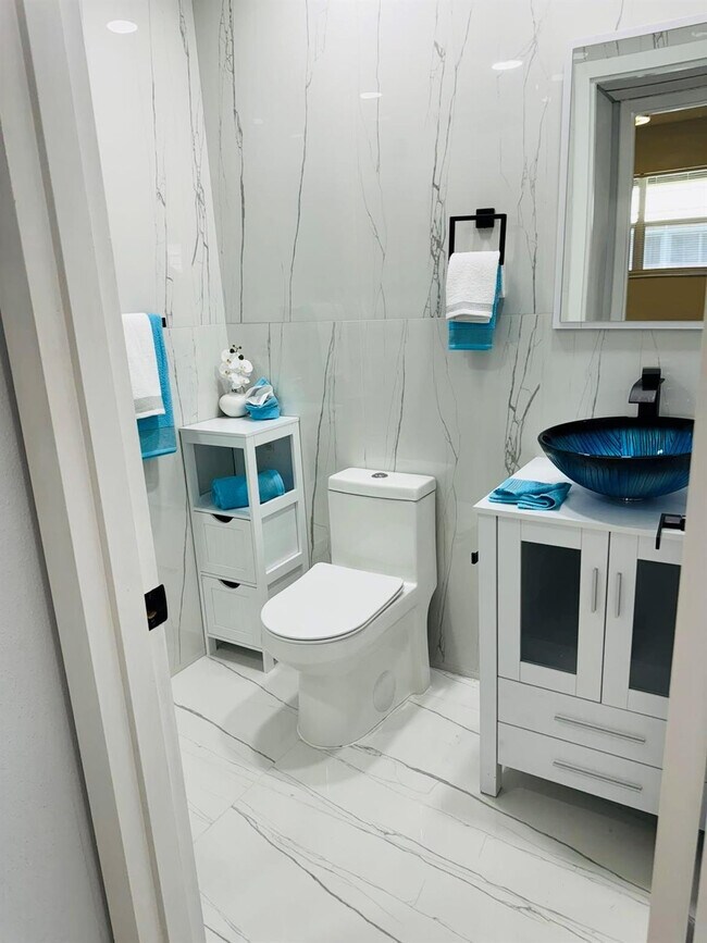 Building Photo - 364 Flanders Dr