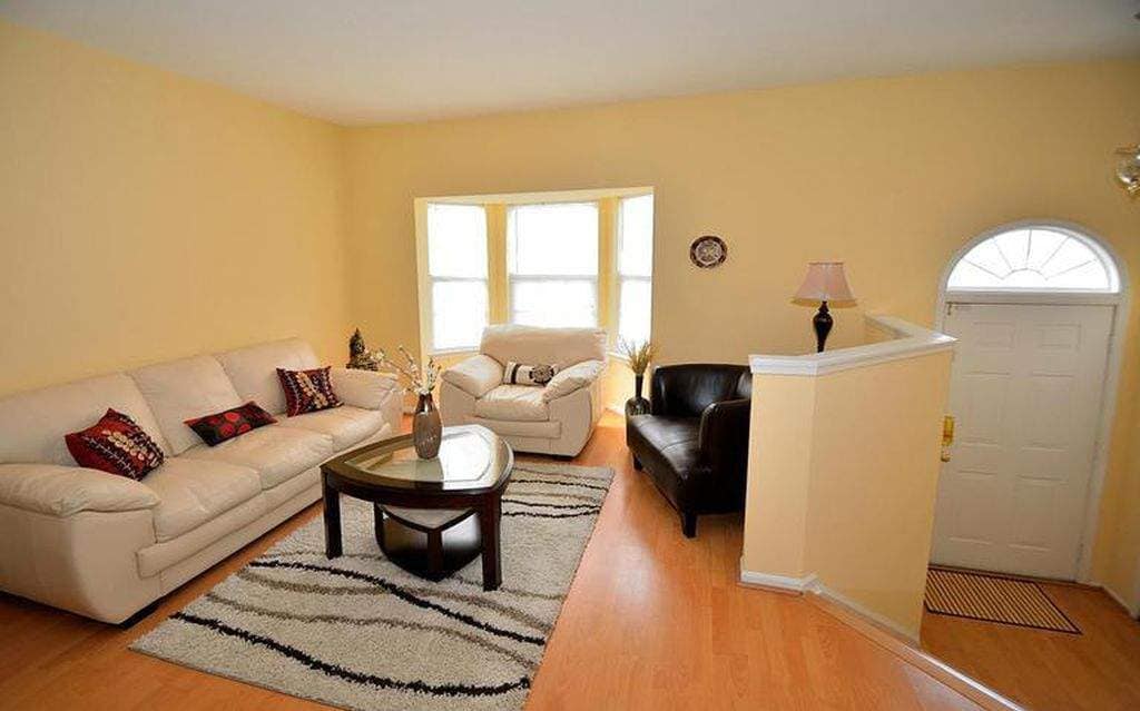 Living room - bright and spacious - 14614 Stream Pond Dr
