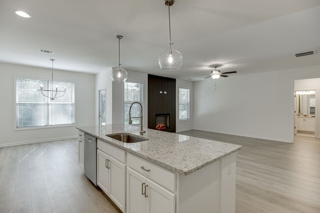 Building Photo - 230 Dragon Dr