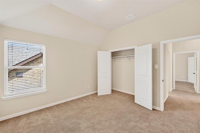Building Photo - 5629 Grove Cove Dr