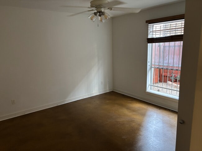 Building Photo - 2909 Albany St