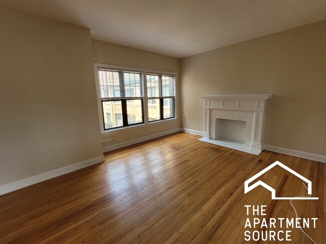 Building Photo - 925 Forest Ave