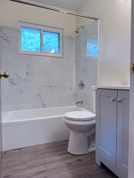 Building Photo - 5589 Goldenrod Dr