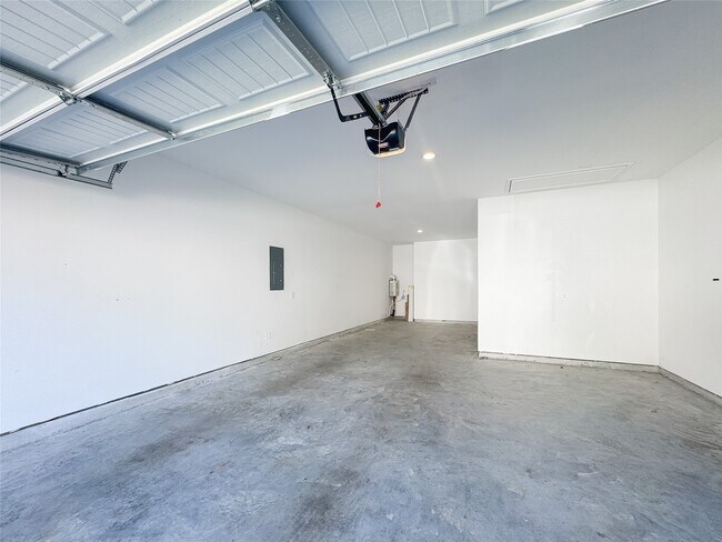 Building Photo - 519 Newcomb Holw Dr