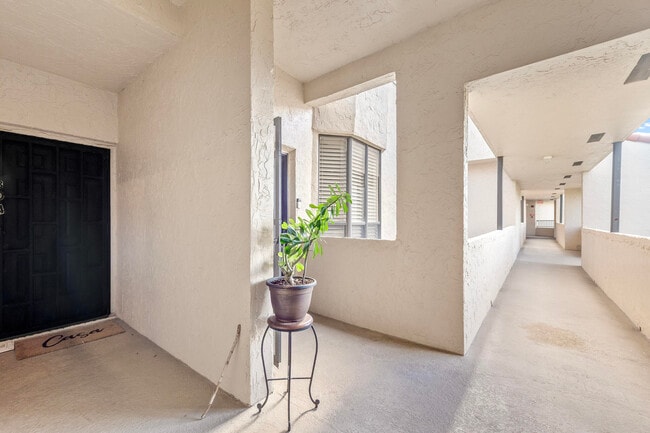 Building Photo - 7460 La Paz Blvd