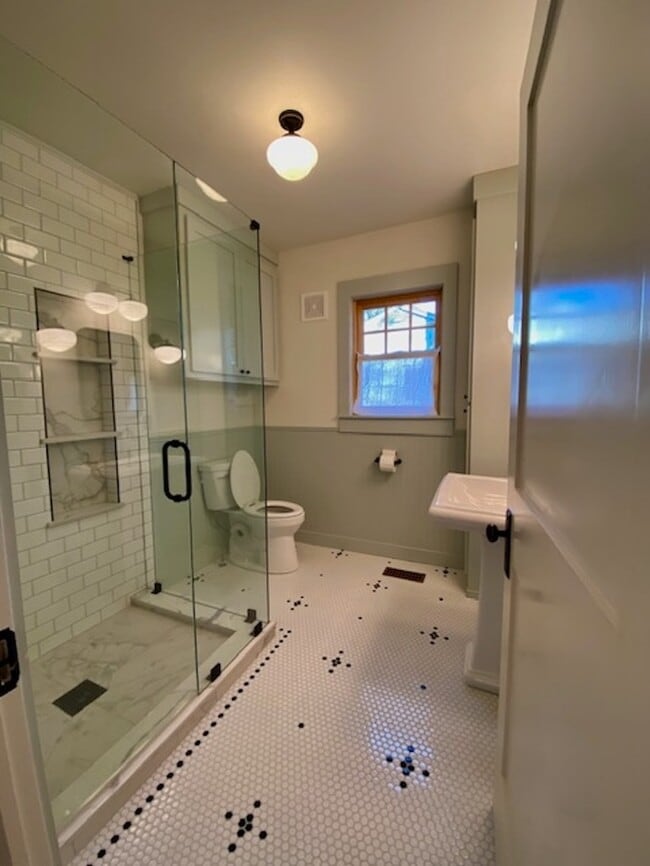 Building Photo - 412 W Ila St