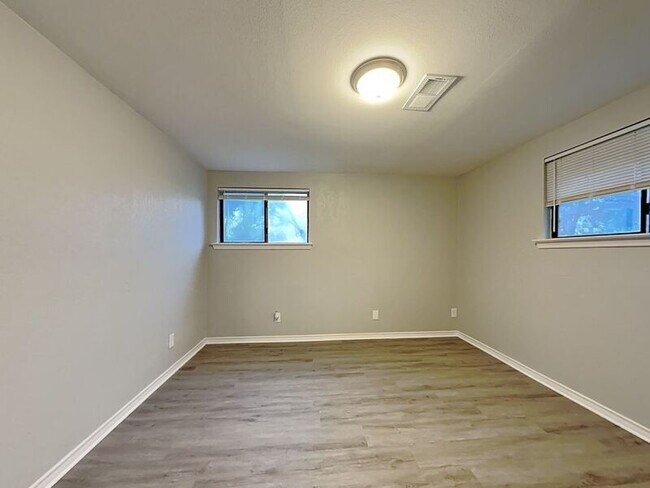 Building Photo - 13415 Spring Grove Ave