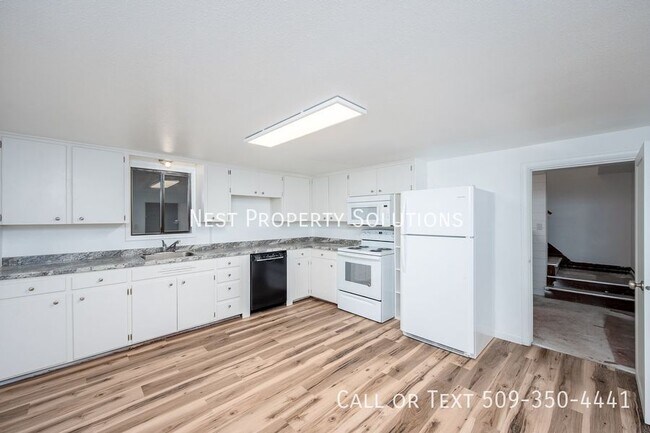 Building Photo - 1221 S Baker St