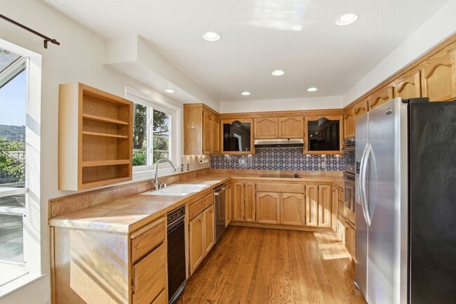 Building Photo - 6137 Banner Dr