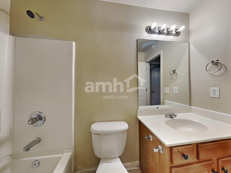 Building Photo - 5177 Rosewood Pl