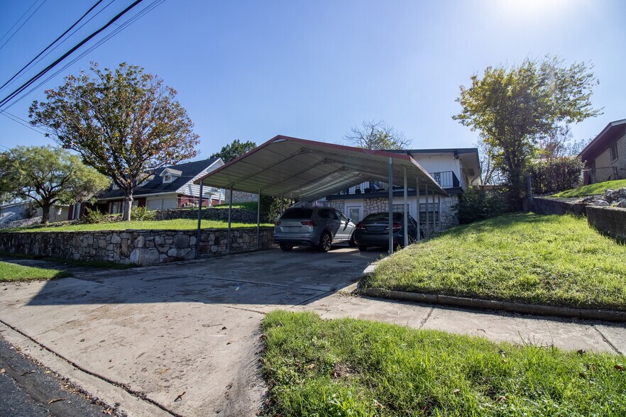 Building Photo - 614 Barchester Dr