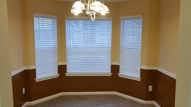 Building Photo - Beautiful 4-bedroom, 2.5 bath home!! (vide...