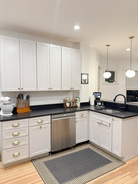 Building Photo - 9 Edison Grn