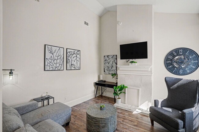 Building Photo - 552 E Macon St