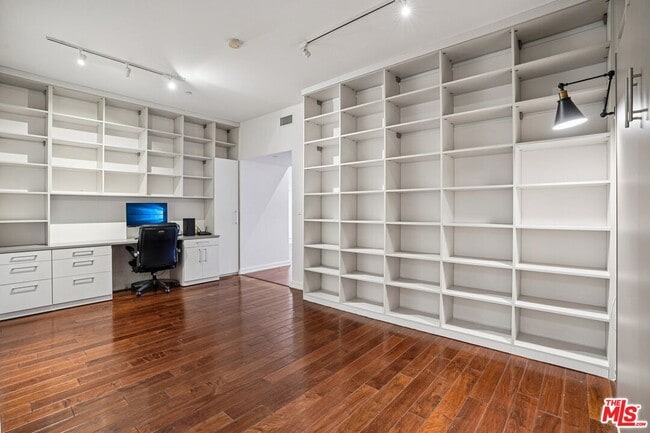 Building Photo - 801 S Grand Ave