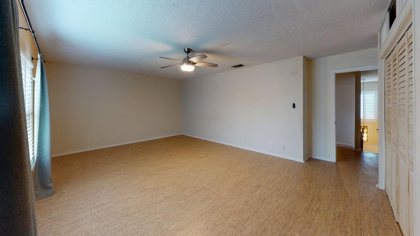 Building Photo - Spacious San Antonio home with open layout...