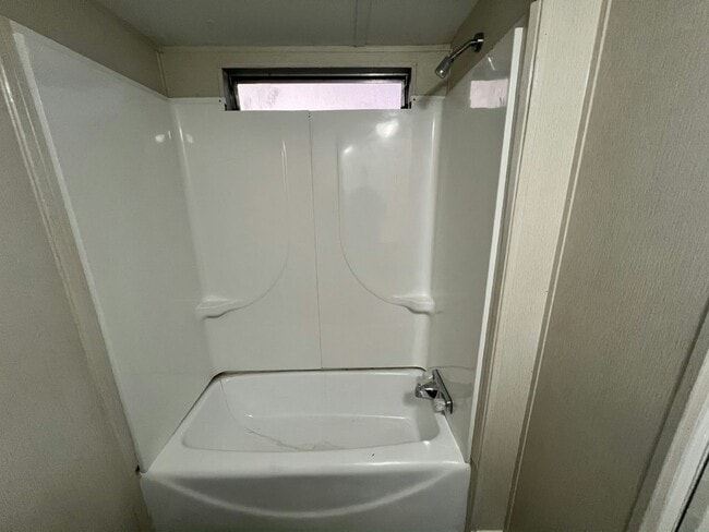 Building Photo - 71A Tower Manor Cir E