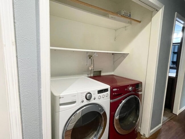 Building Photo - 1105 Inland Greens