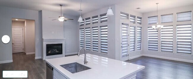 Building Photo - Beautiful 3 Bed and 2 bath house in Viridian Village