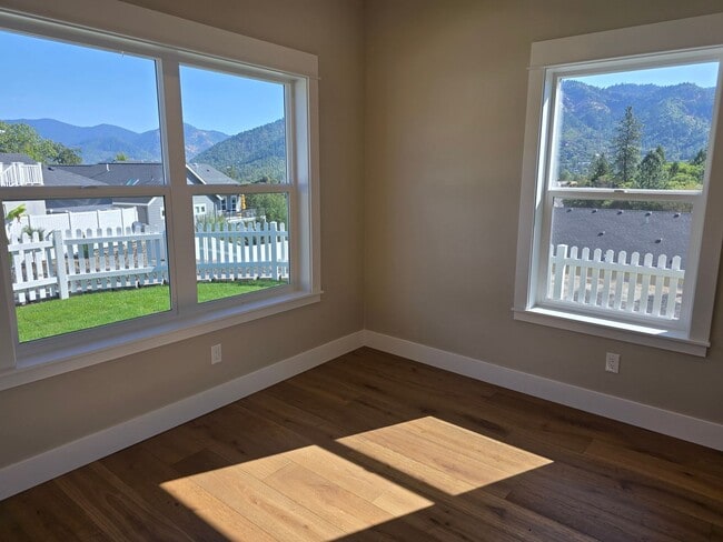 Building Photo - 3 bed 3 bath Brand-New Custom-Built home f...