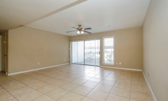 Building Photo - 2822 S Bartell Dr