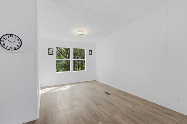 Building Photo - 376 Rae Ln