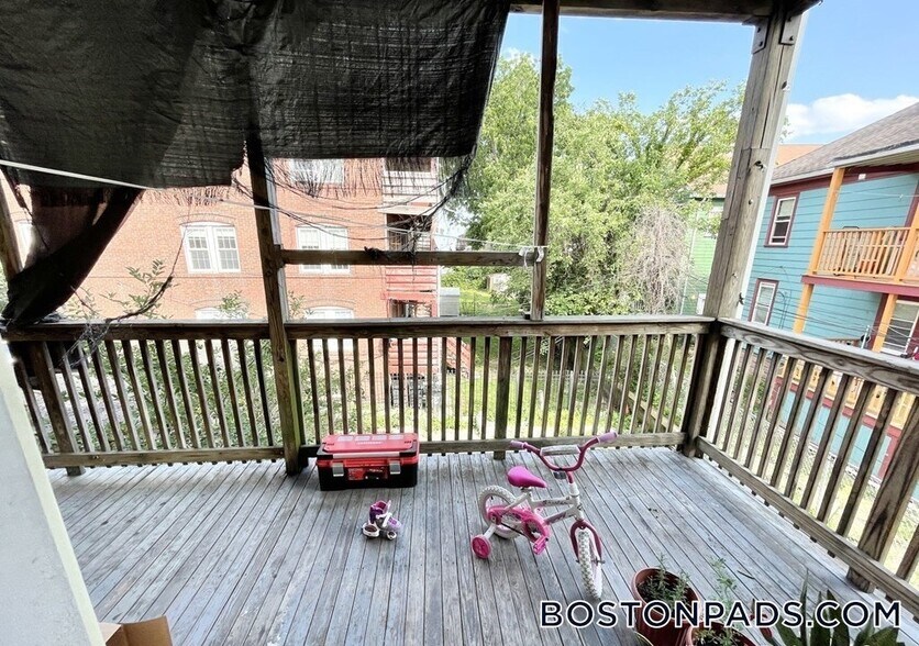 Building Photo - 22 Humphreys St