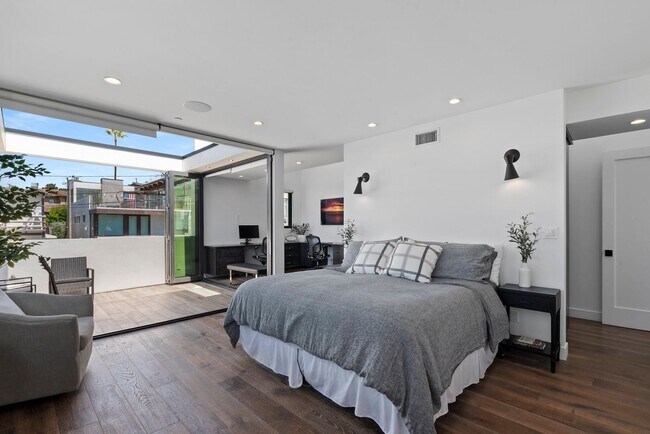 Building Photo - Recently Built, Fully Furnished, Custom Home w/ Amazing Indoor/Outdoor Living Space, Perched Abov...