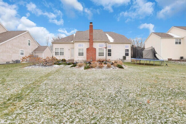 Building Photo - 3796 Village Club Dr