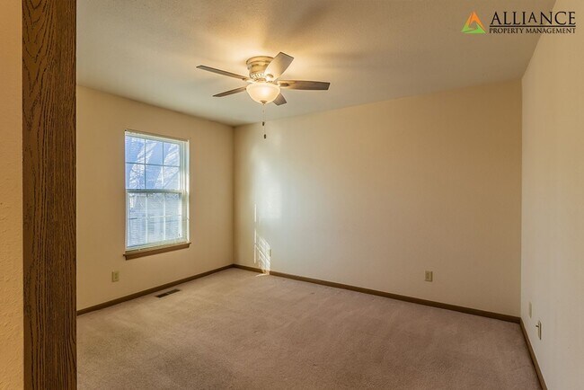 Building Photo - Bluemont Ave. 815-817