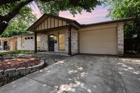 Building Photo - 920 Ashwood Dr