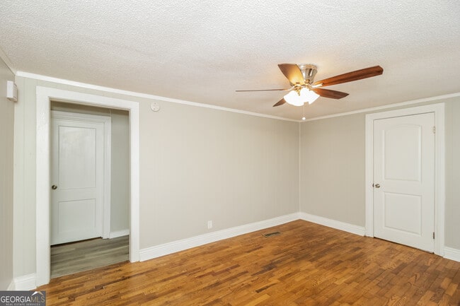 Building Photo - 667 Mitchell Dr
