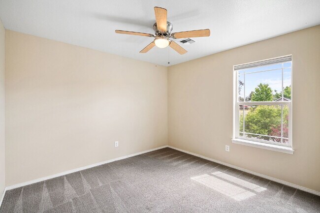 Building Photo - Spacious 3 Bed Home in Southeast Bend