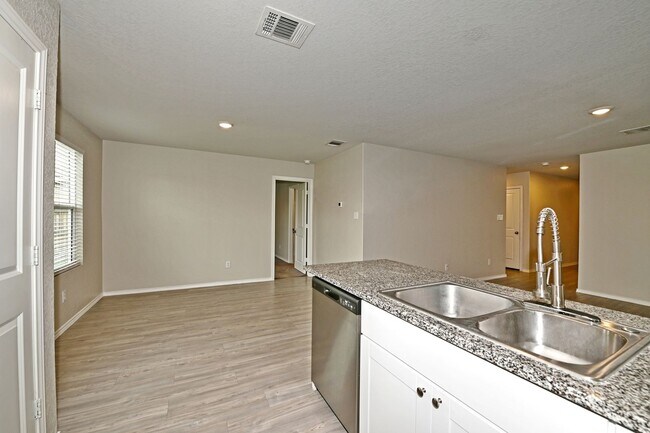 Building Photo - 7927 Dovers Den