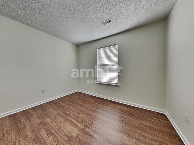 Building Photo - 6527 Forest Cross Dr