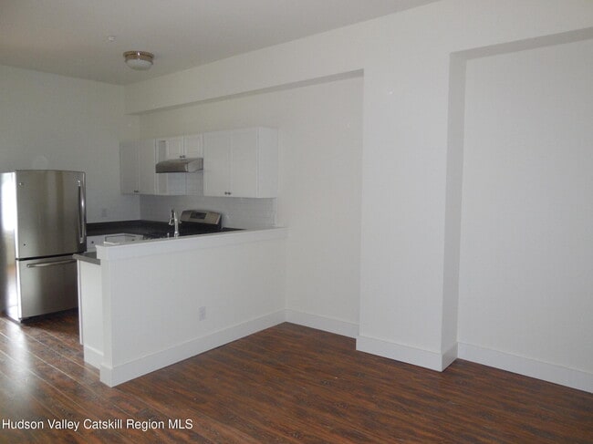 Building Photo - 431 Warren St