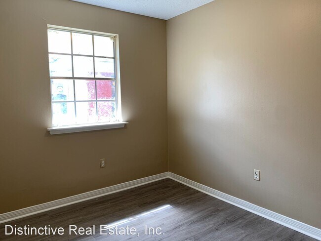 Building Photo - 3 br, 1.5 bath House - 104 Parkway North