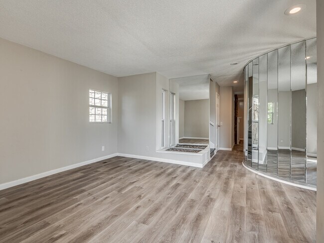 Building Photo - 6409 Miles Ln