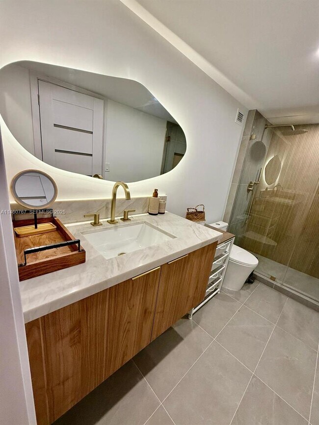 Building Photo - 2301 Collins Ave