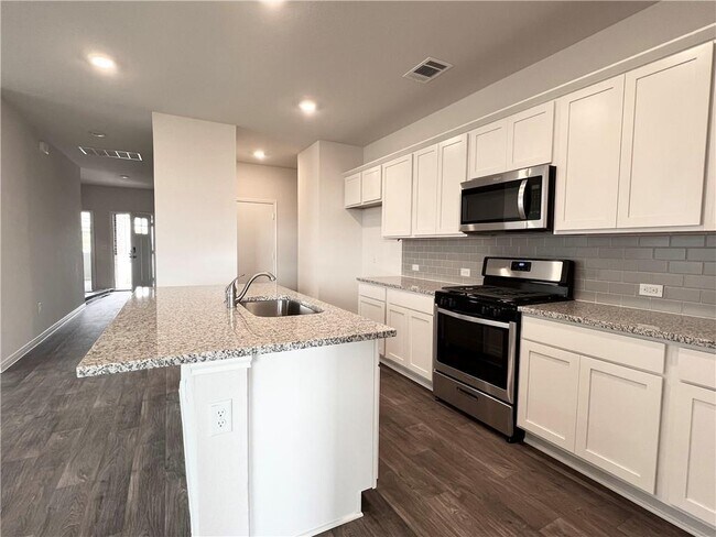 Building Photo - 105 Brody Ln