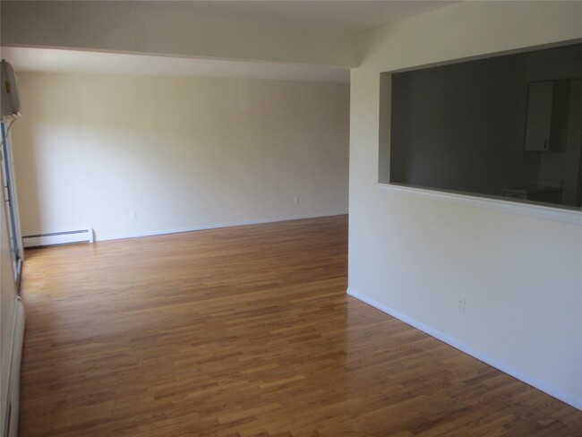 Building Photo - 15 Brevoort Dr