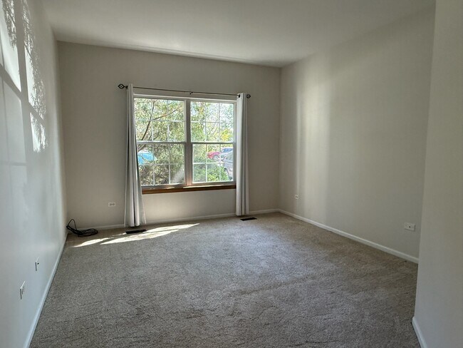 Building Photo - 3317 Stratford Ct