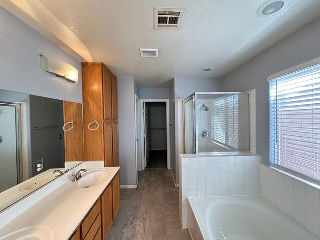 Building Photo - Santa Barbara At Summerlin