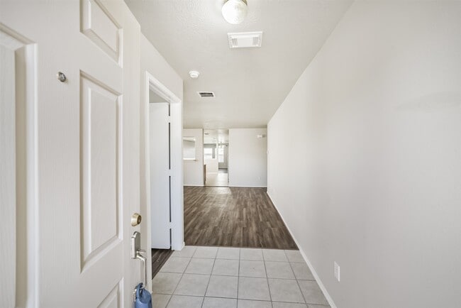 Building Photo - 4915 Winding View Ln