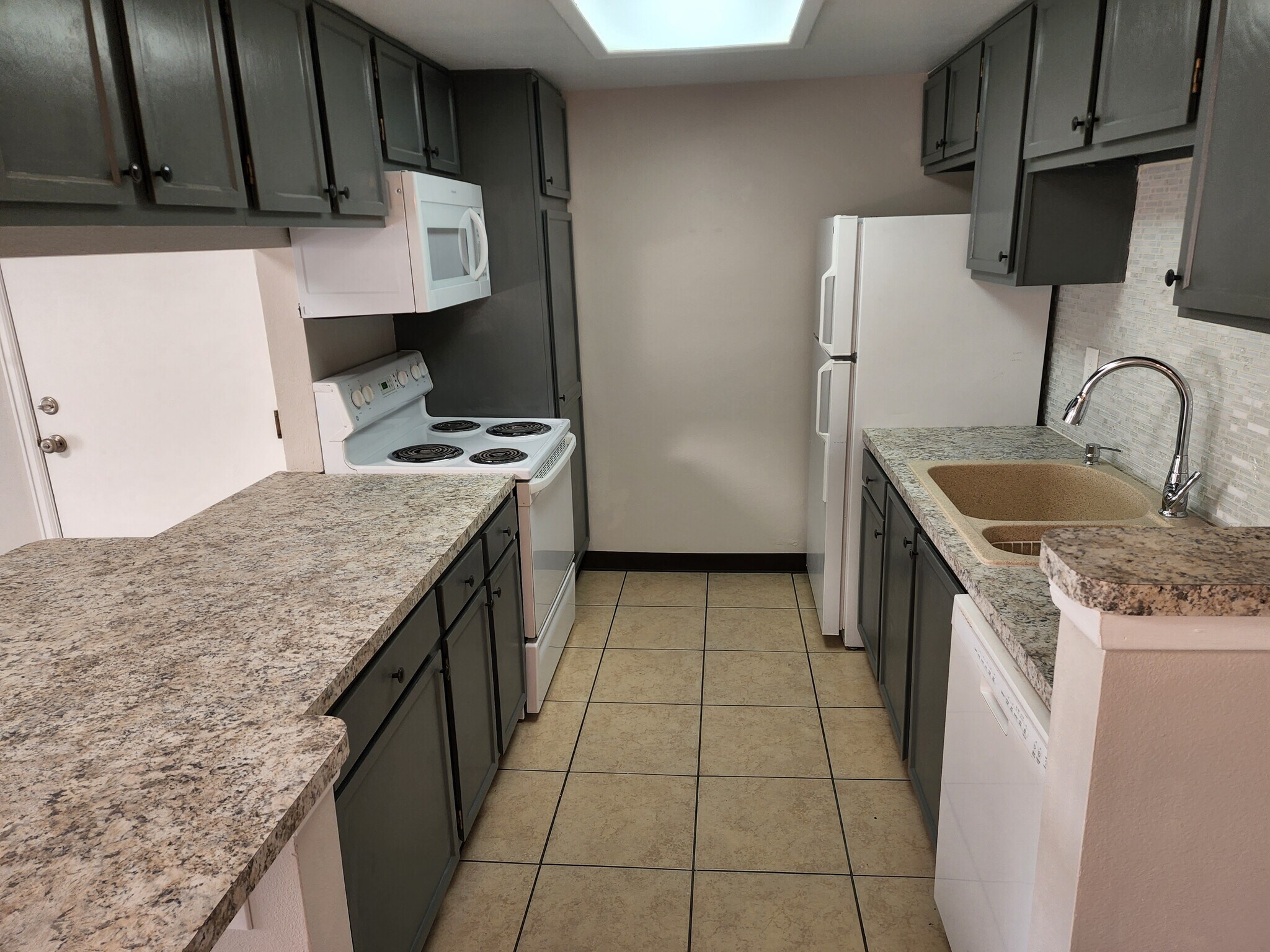 Building Photo - 18163 E Kentucky Ave