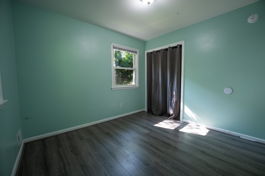 Building Photo - 5703 Kennedy St